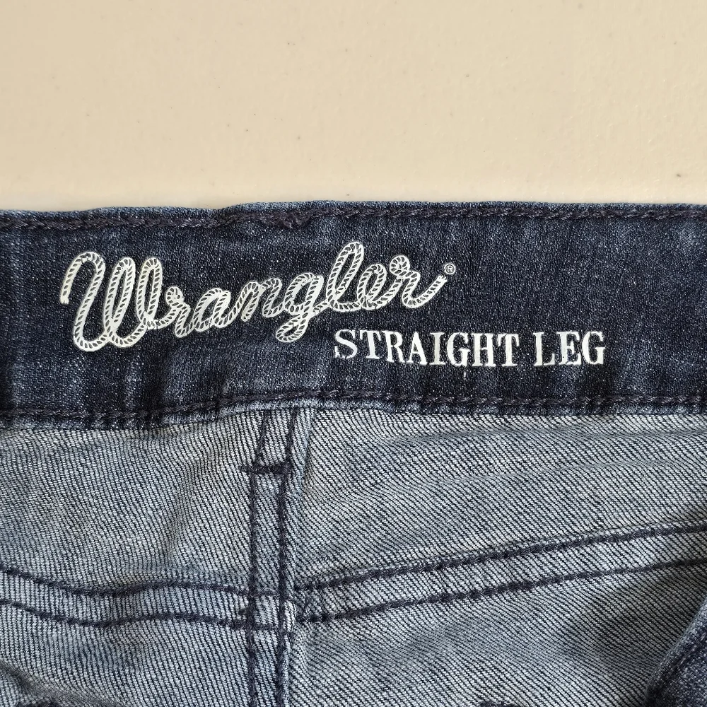 Wrangler Straight Leg Women Jean Size 5/6 X 32